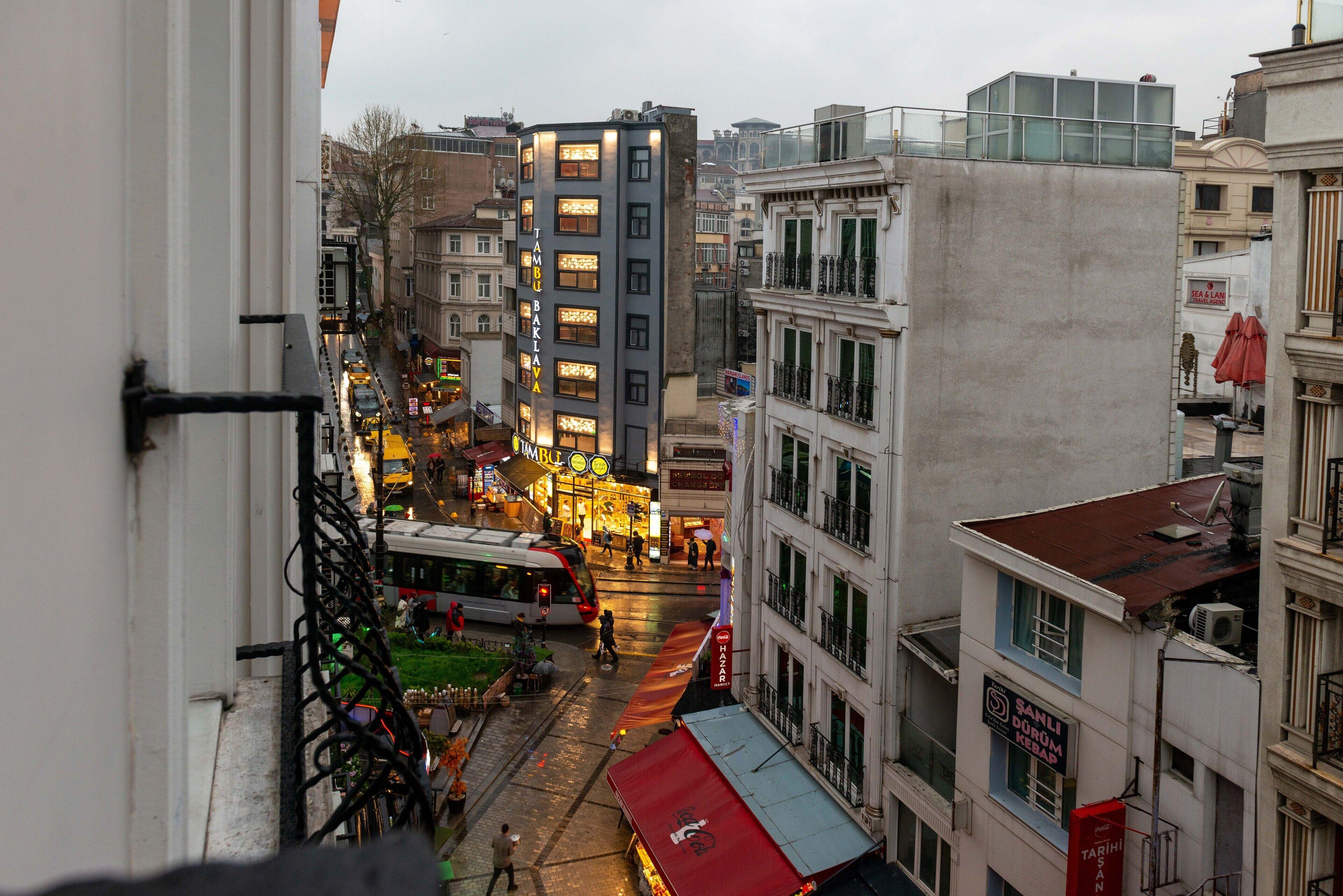 Mr. Bird Hotel — Photos 2